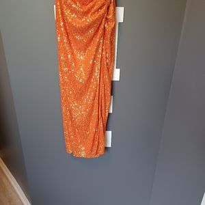 FASHION NOVA....Orange Sequin 2 piece bra and split skirt....Size Medium